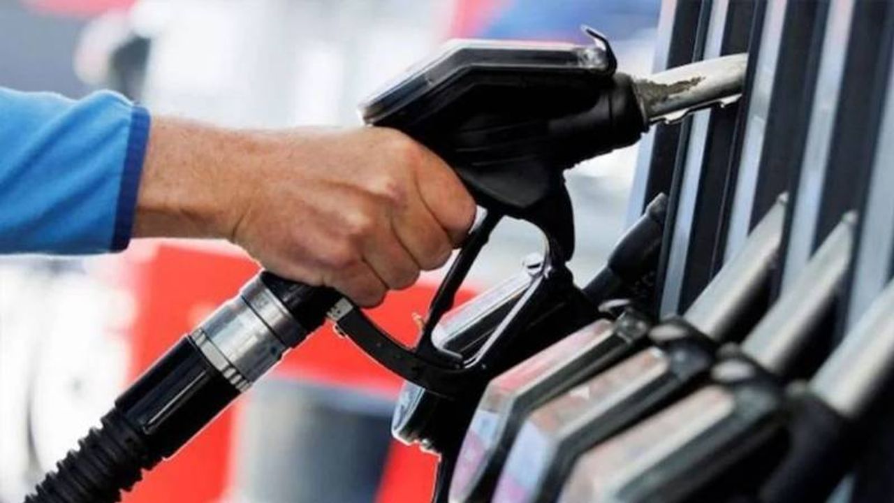 Yakıt Fiyatları Hız Kesmiyor: Motorine Bir Zam Daha Geliyor!