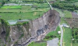 Devasa Obruk 3 Hektarlık Tarım Arazisini Yuttu!