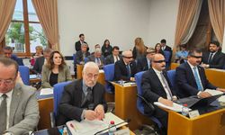 YENİ Parti’den Fon Krizi Görüşmeleri Öncesi Halk TV Protestosu
