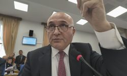 Meclis’te Fon Gerilimi: Erhan Usta Sordu, Yılmaz Yanıtladı!