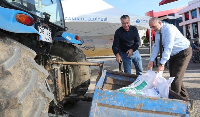 Belediye Çiftçilere Gübre Desteği Veriyor!