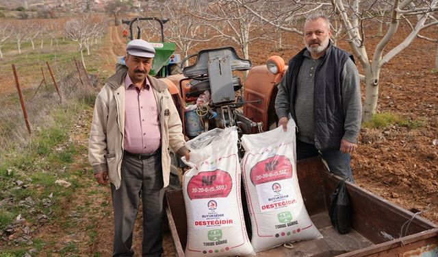 Büyükşehir'den Çiftçiye Gübre Desteği!