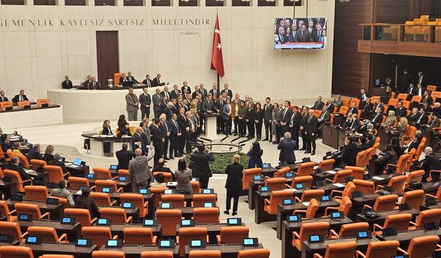 TBMM'de Vekiller Ekrem İmamoğlu İçin Ayakta!