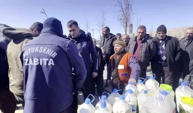 Zararına Üretim İsyanı: Erzurumlu Üreticiler Sütlerini Sokakta Dağıttı!