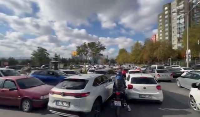 Etlik’te Altyapı Çalışması Trafiği Felç Etti!