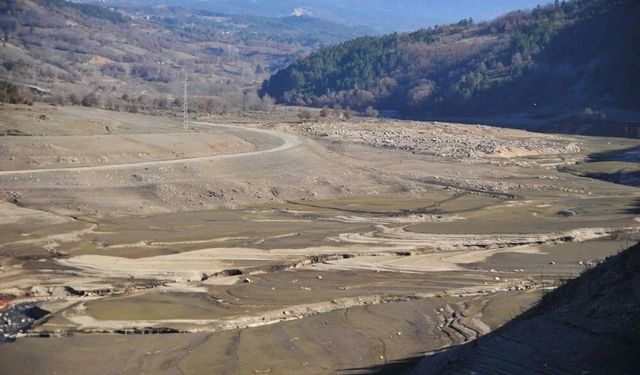 Bursa Susuzluğa Teslim: Barajlarda Su Sıfırlandı, Tarım Risk Altında