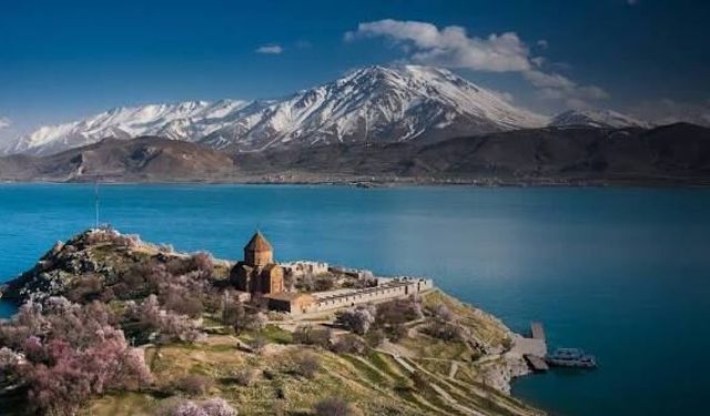 Van Gölü’nün Eşsiz Noktası Millî Park İlan Edildi