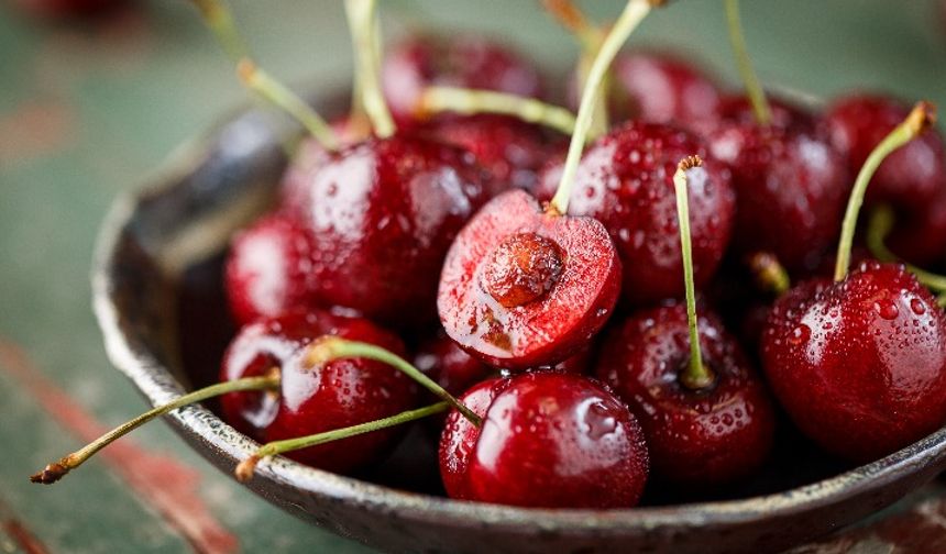 Kiraz: Lezzeti ve Sağlığa Faydalarıyla Baharın Tatlı Meyvesi
