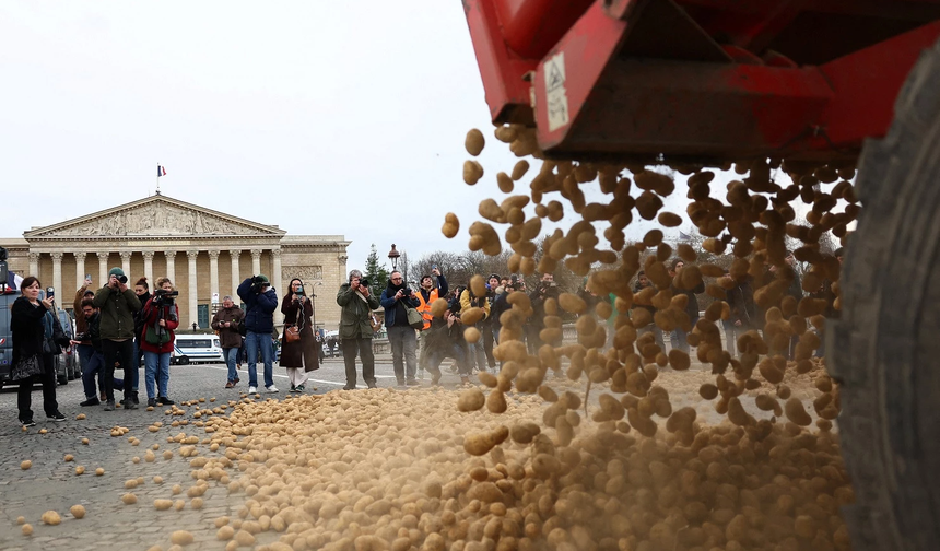 Çiftçiden Ticaret Anlaşmasına Patatesli Protesto!