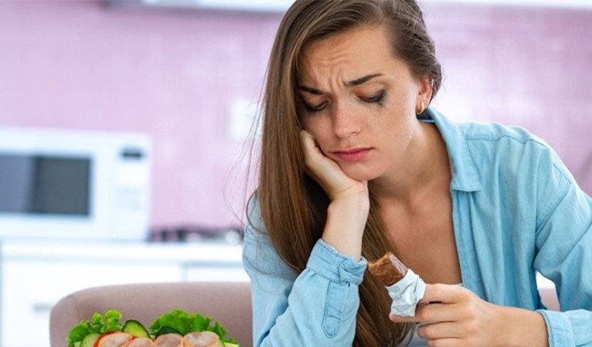 Mideniz mi Aç, Yoksa Ruhunuz mu? Duygusal Açlıkla Başa Çıkma Rehberi