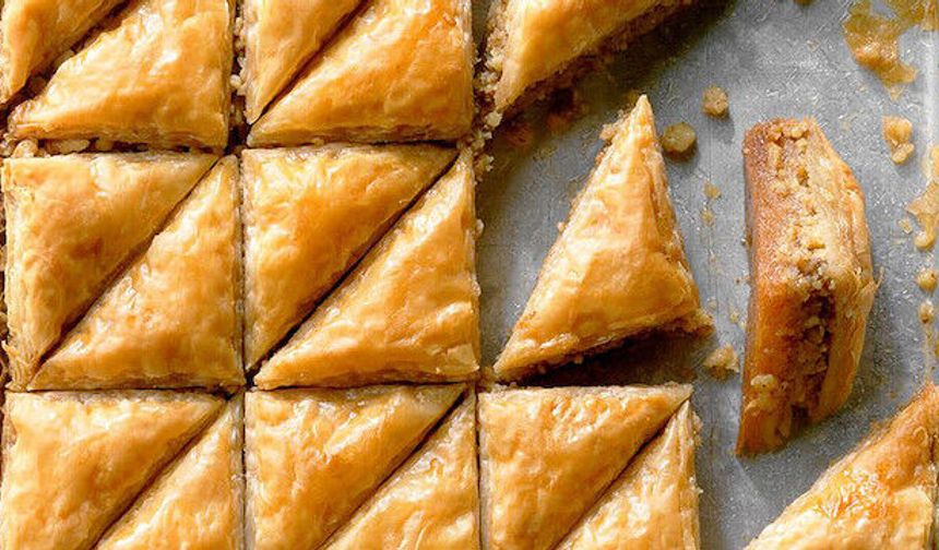 Kat Kat Lezzetin Formülü: Evde Baklava Nasıl Yapılır?